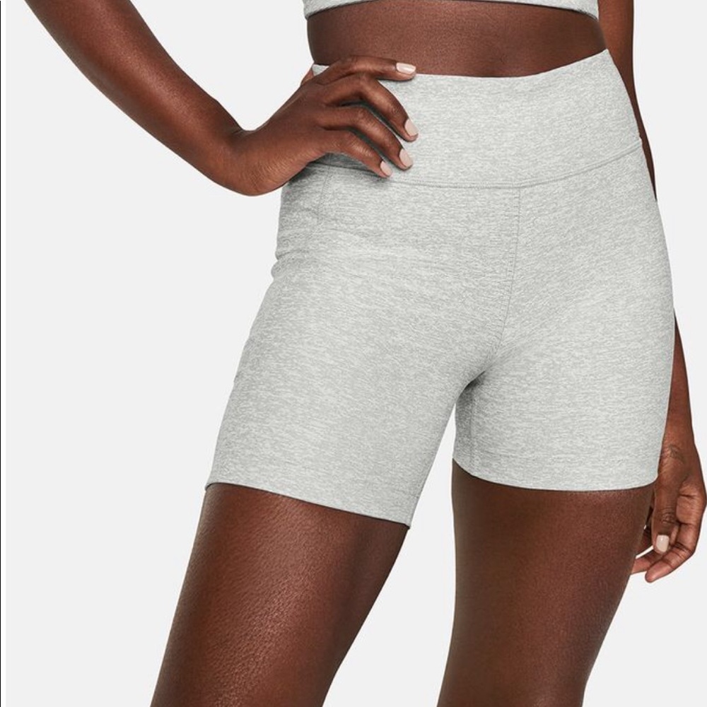 NWT Outdoor Voices Warmup 5” short